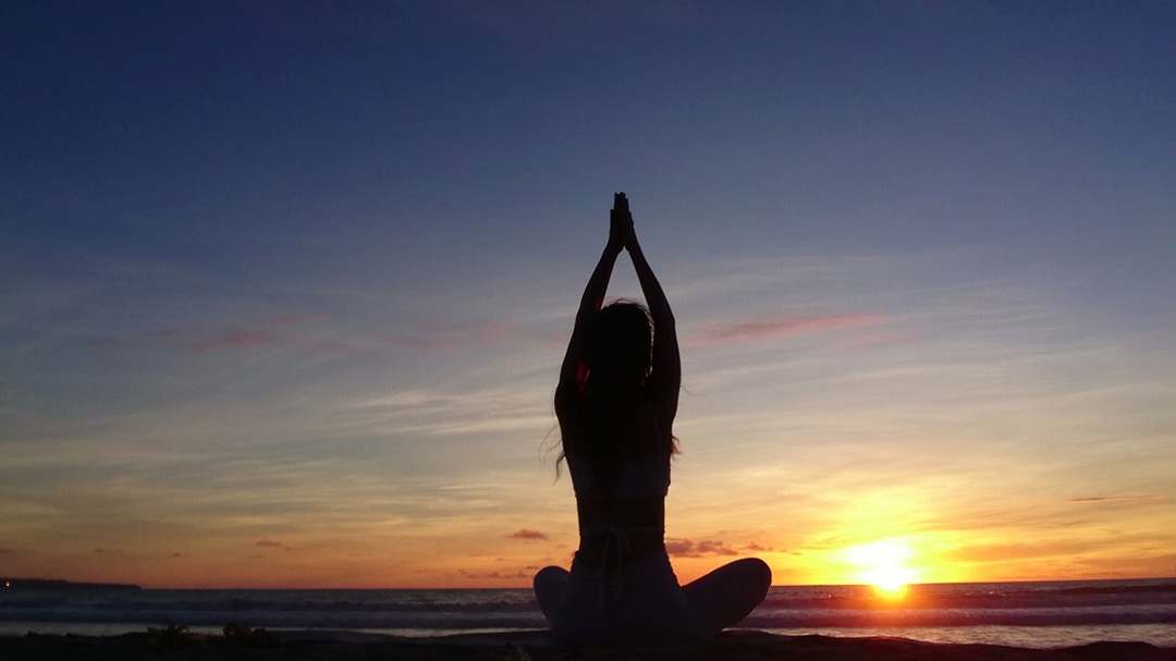 サンセットビーチヨガ