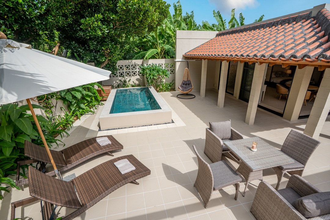 ラグジュアリースイートKafuu プライベートプールとガーデンテラス