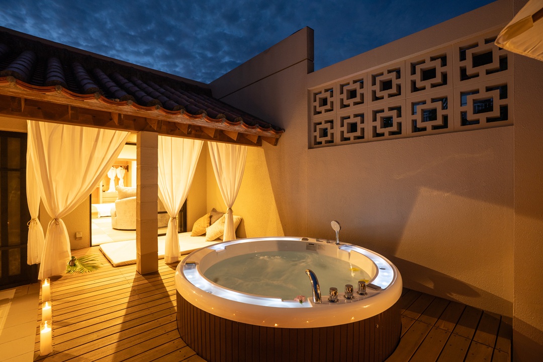 プレミアムスイートTin 夜のジャグジーバス